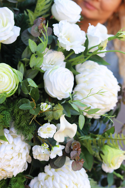 Lessuna, biała wiązanka nagrobna