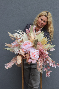 OD RĘKI Beige Pink Boho, przyjęciowa dekoracja na stojaku, wys.140cm 