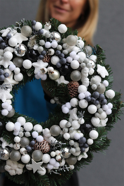 wianek zimowy z bombkami, Święta w Domu, śr.37cm