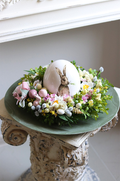 Zieleń Wielkanocna, stroik z jajem na talerzu