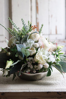 Gelia, kompozycja kwiatowa w stylowej lustrzanej donicy, wys.22cm 