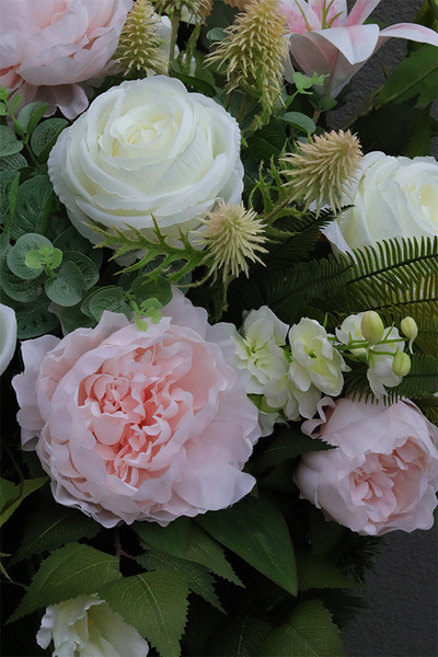 Yellena Pinkalla, elegancka wiązanka nagrobna