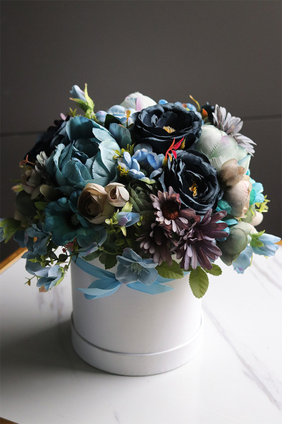 Blue Marine Retrona, flowerbox z niebieskimi kwiatami