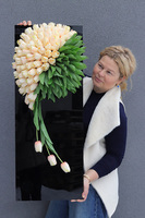 Tulippo New Design, dekoracja nagrobna na czarnej podstawie