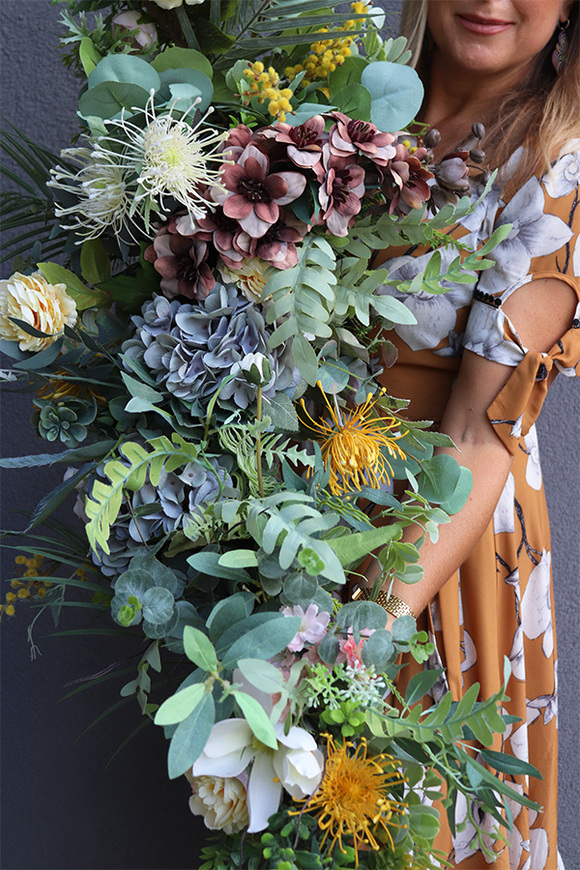 Besina, dekoracyjna girlanda kwiatowa