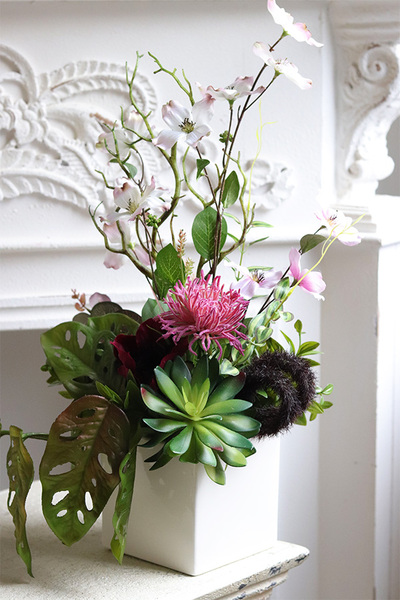 Miodowy Dom Spring, kompozycja kwiatowa w naczyniu