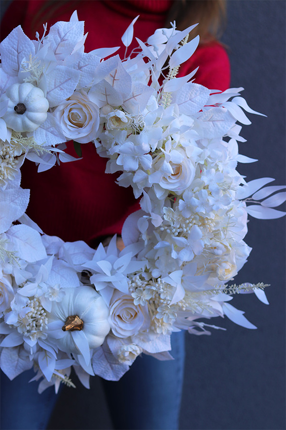 Bianco Autumn, jesienny wianek z białymi dyniami