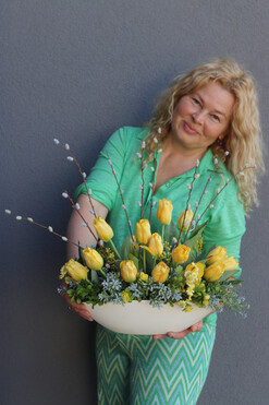 OD RĘKI Yellow Tulips Laos, wiosenna kompozycja, wym.33/47x44cm