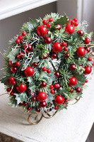 Ostrokrzew 2, elegancki wianek świąteczny