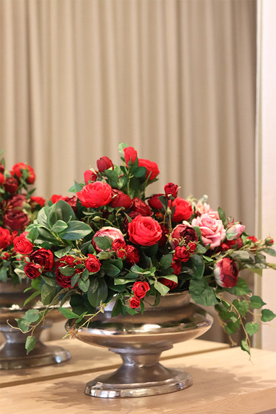 Polska Róża, kompozycja kwiatowa w pucharze