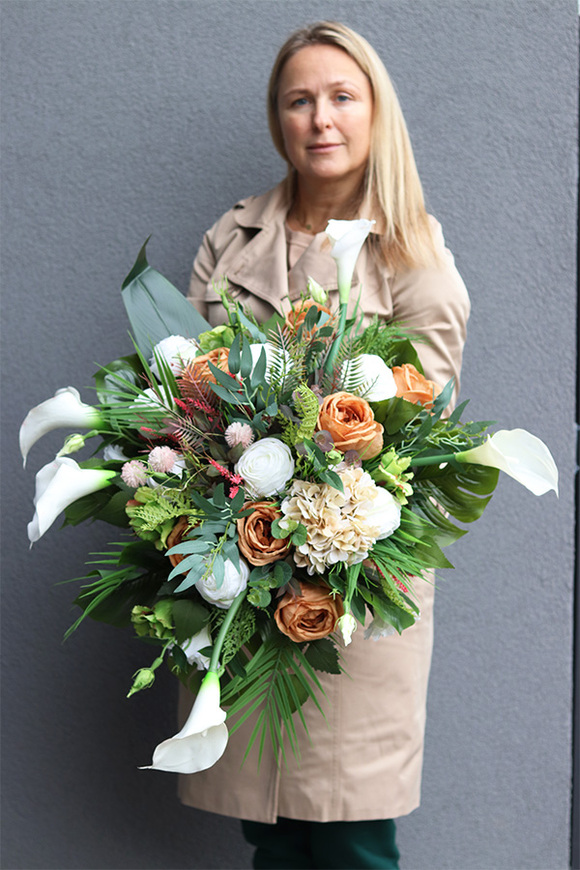 Kalle Ectrea Beige, kompozycja nagrobna w plastikowym naczyniu