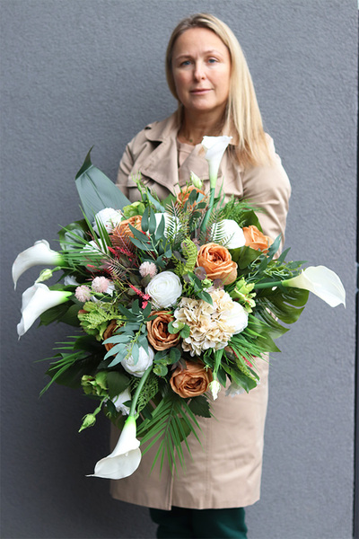 Kalle Ectrea Beige, kompozycja nagrobna w plastikowym naczyniu