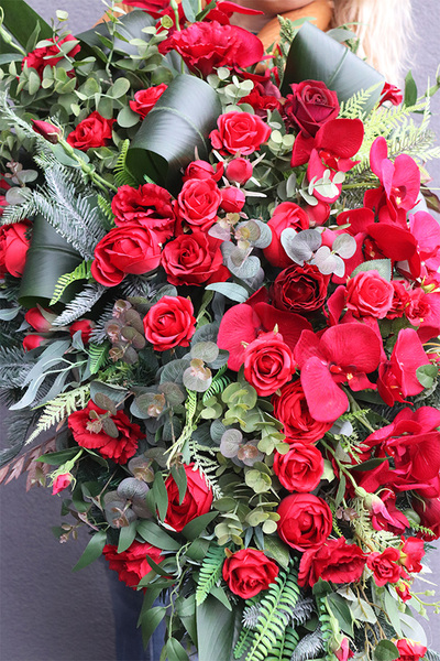 Red Vera, czerwona wiązanka nagrobna