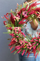 Dekoratornia, jesienny wianek z wiśniowymi wrzosami