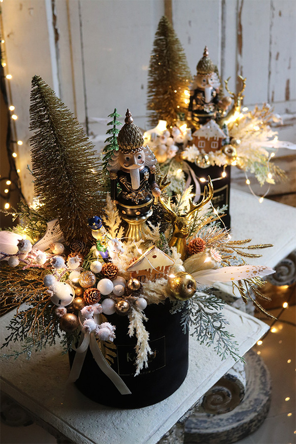 Dziadek do Orzechów Glamour 2, flowerbox świąteczny LED