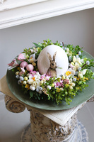 Zieleń Wielkanocna, stroik z jajem na talerzu