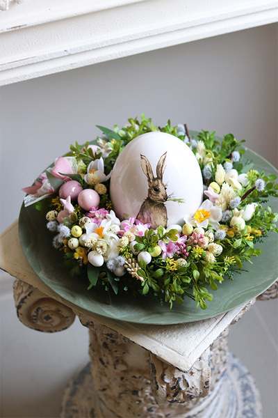 Zieleń Wielkanocna, stroik z jajem na talerzu