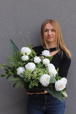 OD RĘKI Rosalia Blanca, kompozycja nagrobna w naczyniu, dł.67cm