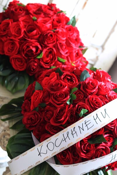 bogata dekoracja nagrobna, Czerwone Róże 2, wym.35x60cm  