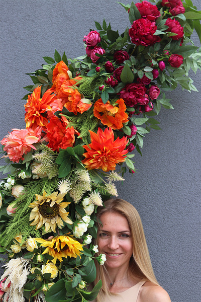 Benettoni  bogata girlanda kwiatowa