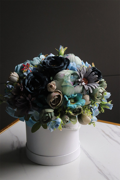 Blue Marine Retrona, flowerbox z niebieskimi kwiatami