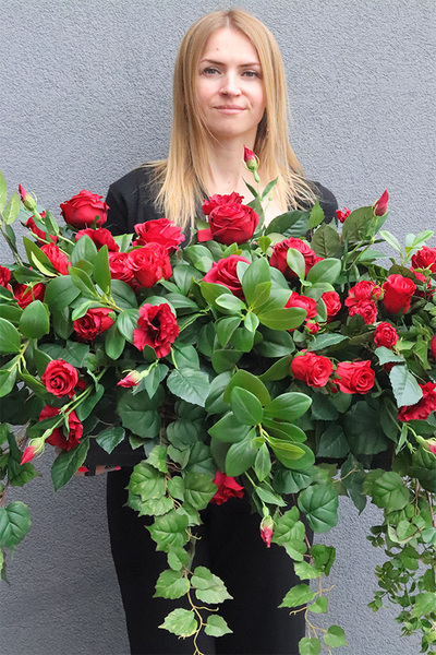 Opera Warszawska, okazała kompozycja kwiatowa