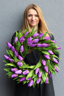 Witaj Wiosno Fiolet, wiosenny wianek z tulipanów, śr.56cm