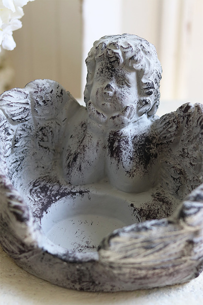 Aniołek Rozmarzony, świecznik nagrobny