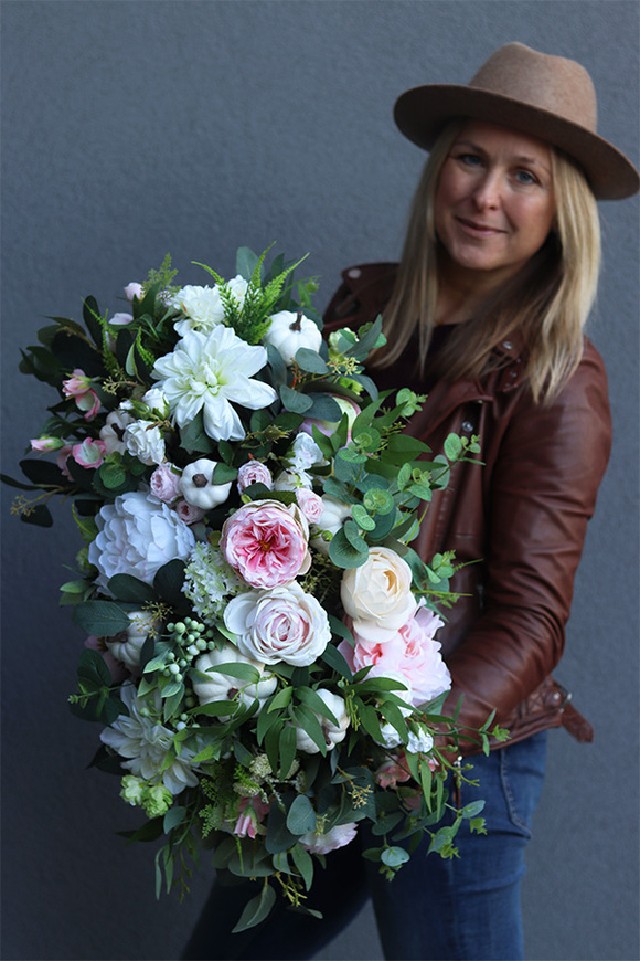 Białe Dynie, kompozycja jesienna w koszu