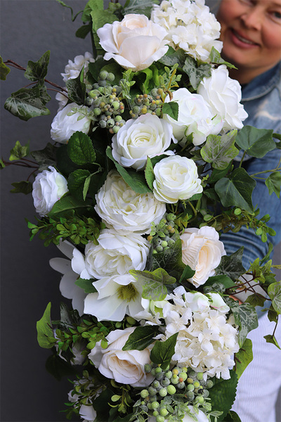 Selena Bielania, dekoracyjna girlanda kwiatowa