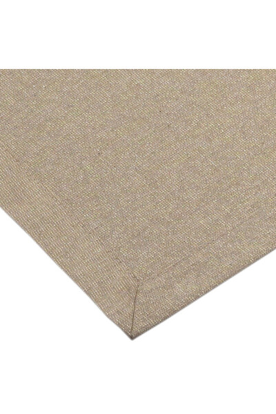 Alissa Flora, bieżnik ze złotą nicią