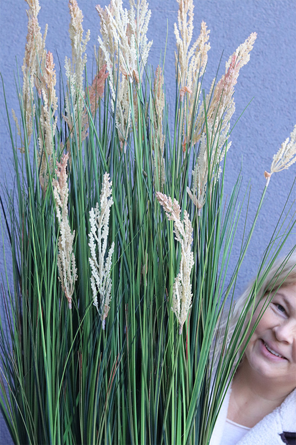 Klementa, nowoczesna kompozycja z trawami