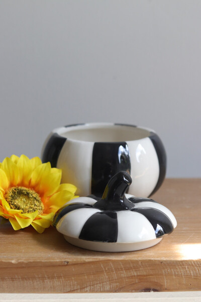 Wednesday Pumpkins, pojemnik ceramiczny dynia