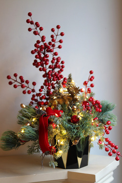 Czerwona Ballada, świąteczny stroik ze świecą, wym.55x37cm