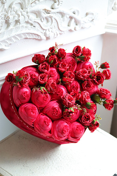 czerwony flowerbox z różami na walentynki, Serce Welurowe