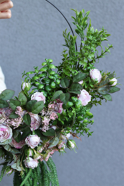 Subtelle Dekorana, kwiatowy wianek na drzwi na obręczy