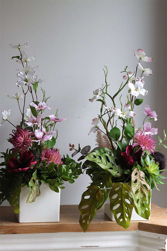 Miodowy Dom Spring, kompozycja kwiatowa w naczyniu