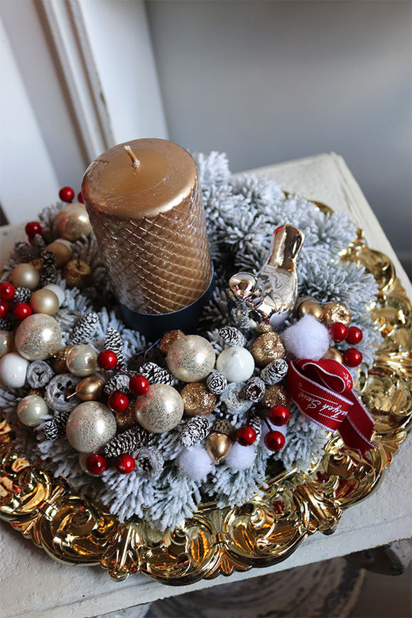 Świąteczny Dom, stroik na talerzu ze świecą