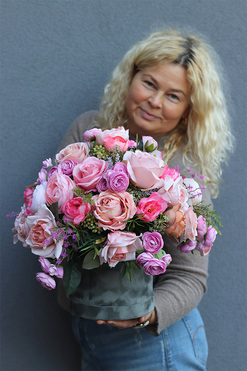 Merune, elegancki flowerbox z różowymi kwiatami, wys.36cm