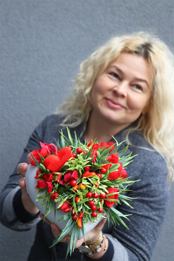 Red Valntine, walentynkowe serce z kwiatami, wym.16x18x18cm