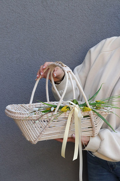 Żółte Szafirki, dekorowany koszyczek wielkanocny, wym.28x40cm