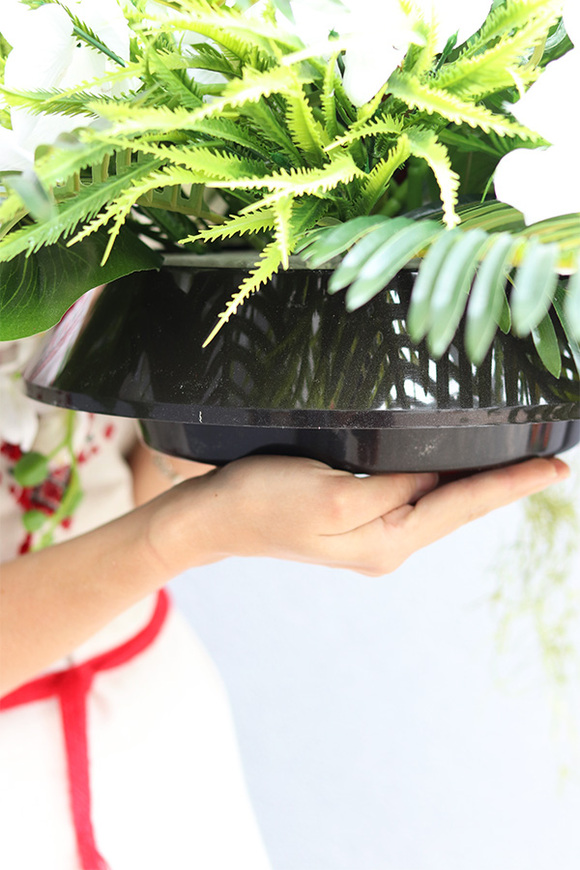 Czysta Biel Cesarska, elegancka kompozycja nagrobna w naczyniu