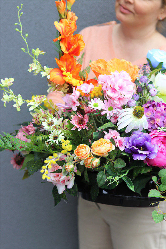 Kolorowa Nuta, kompozycja nagrobna w misie