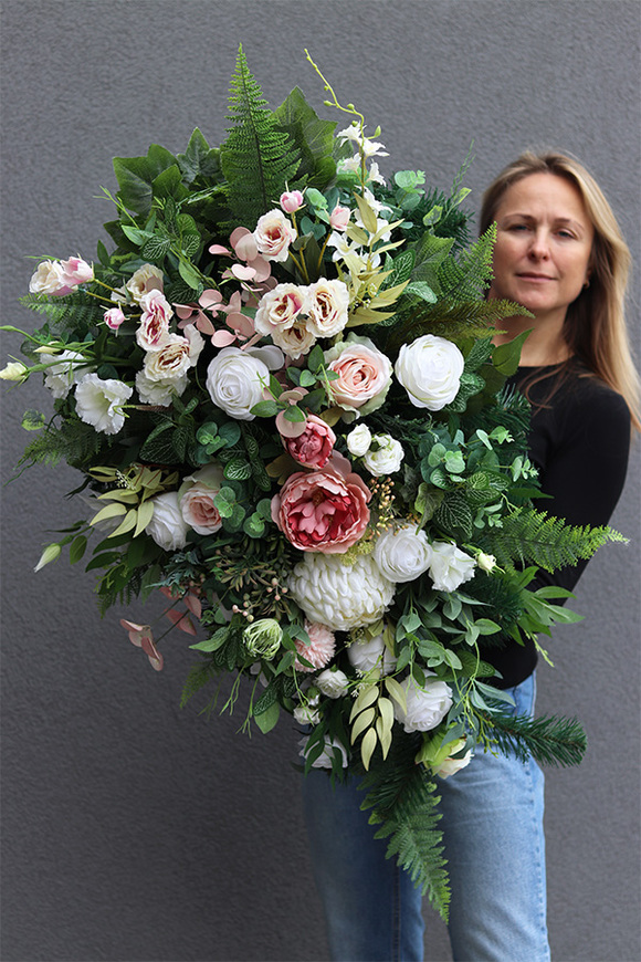 Różowy Anioł, elegancka wiązanka nagrobna