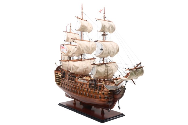 HMS Victory, ekskluzywny model żaglowca z rozwiniętymi żaglami