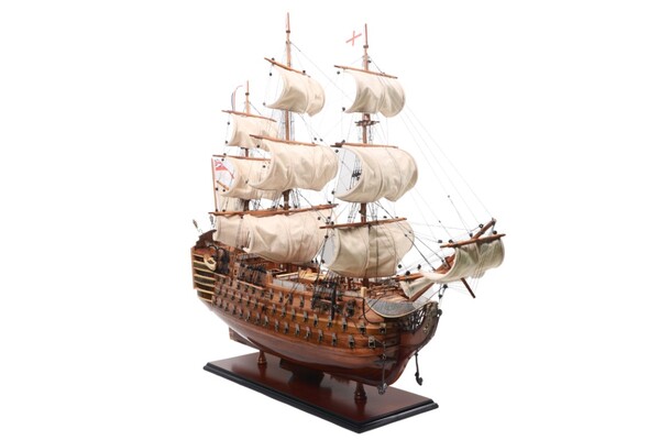 HMS Victory, ekskluzywny model żaglowca z rozwiniętymi żaglami