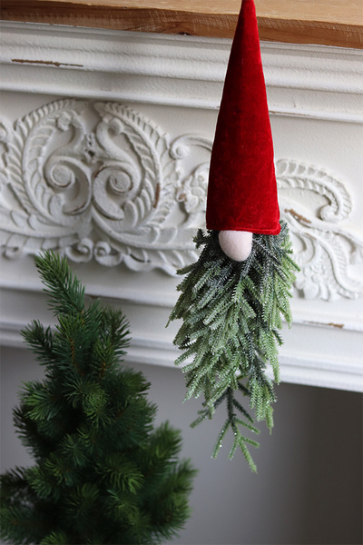 Skrzat, świąteczna zawieszka z roślin sztucznych