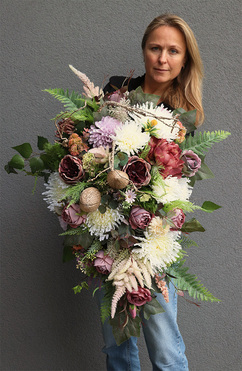 Bastina Selendia, nagrobna wiązanka z astrami, dł.67cm