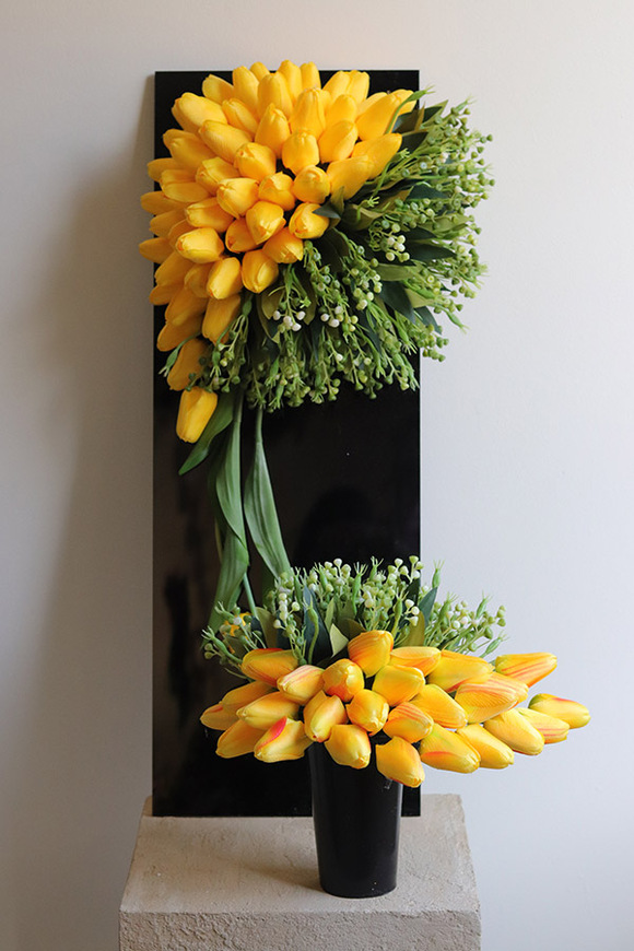 Tulippo New Design Yellow 2, bukiet nagrobny we wkładzie