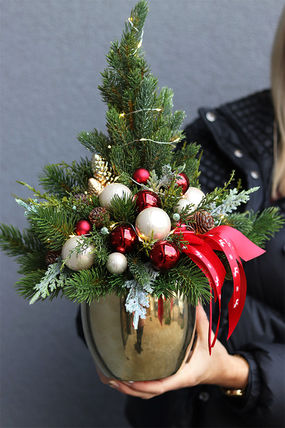 Dynastia, realistyczna choinka świąteczna z przybraniem LED	